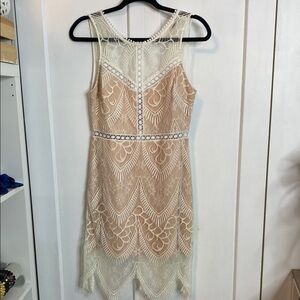 Lush | Halter Sleeveless Lace Dress in Cream and Tan Underlay - M - Scallop hem